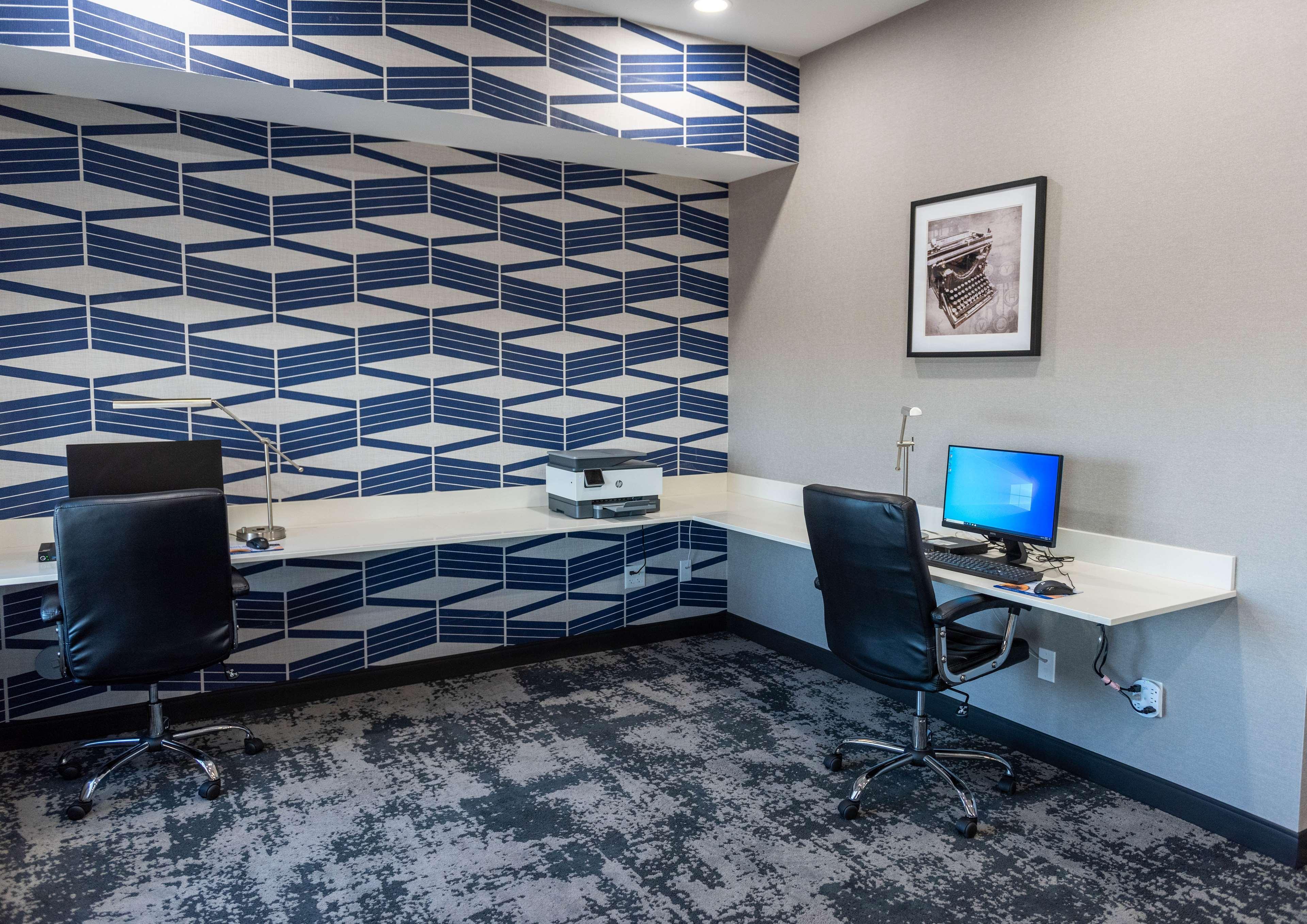 Best Western Premier Executive Residency Медисин-Хат Экстерьер фото