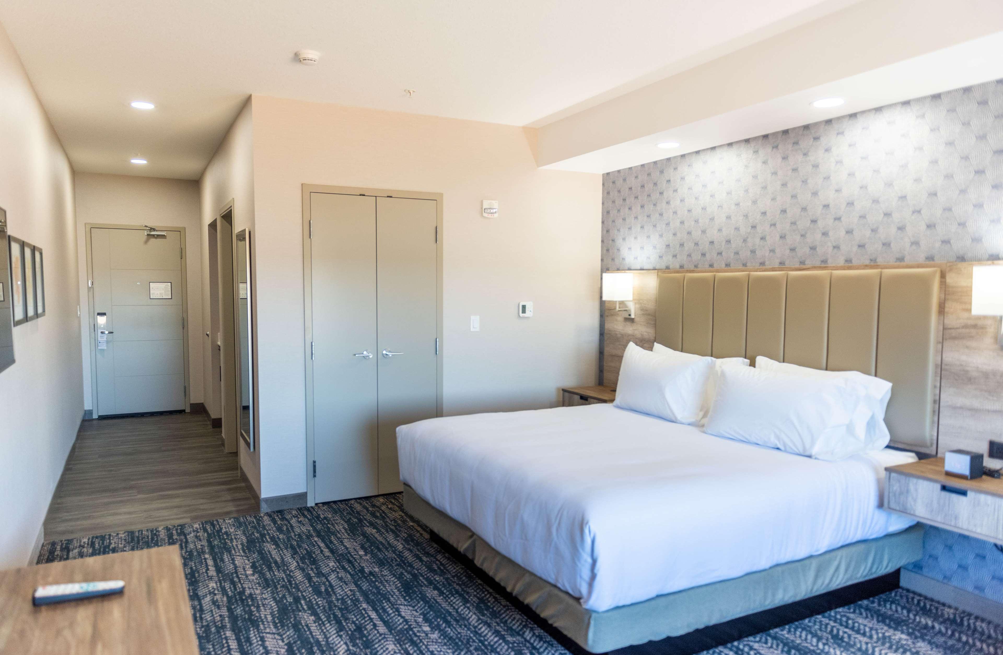 Best Western Premier Executive Residency Медисин-Хат Экстерьер фото