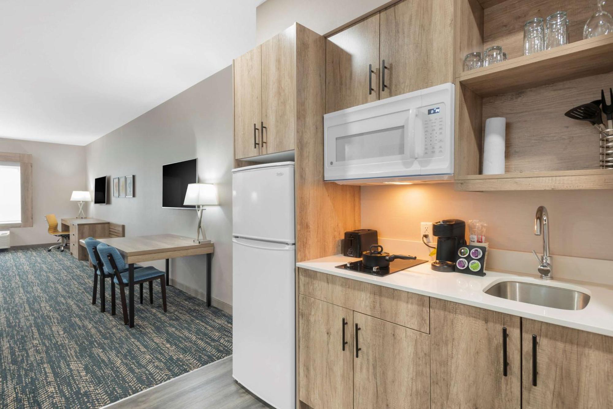 Best Western Premier Executive Residency Медисин-Хат Экстерьер фото