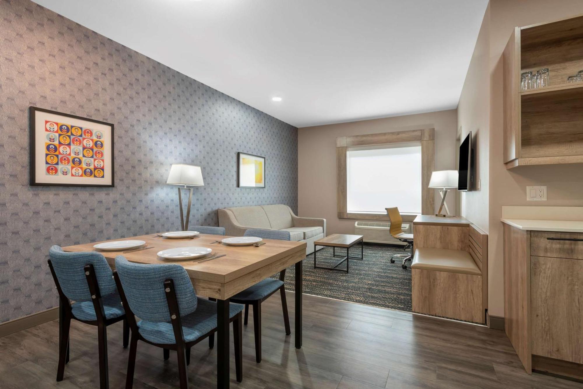 Best Western Premier Executive Residency Медисин-Хат Экстерьер фото