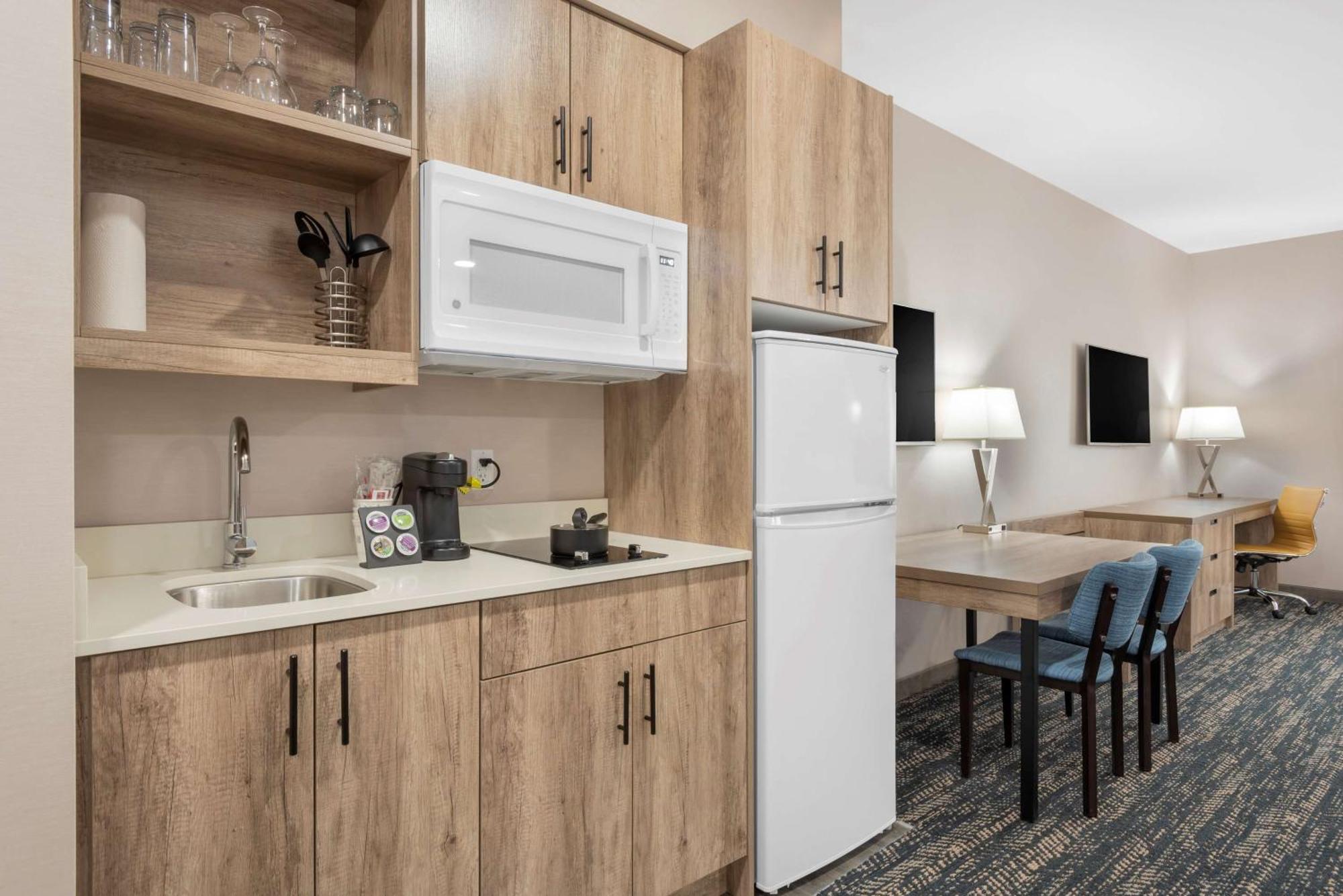 Best Western Premier Executive Residency Медисин-Хат Экстерьер фото
