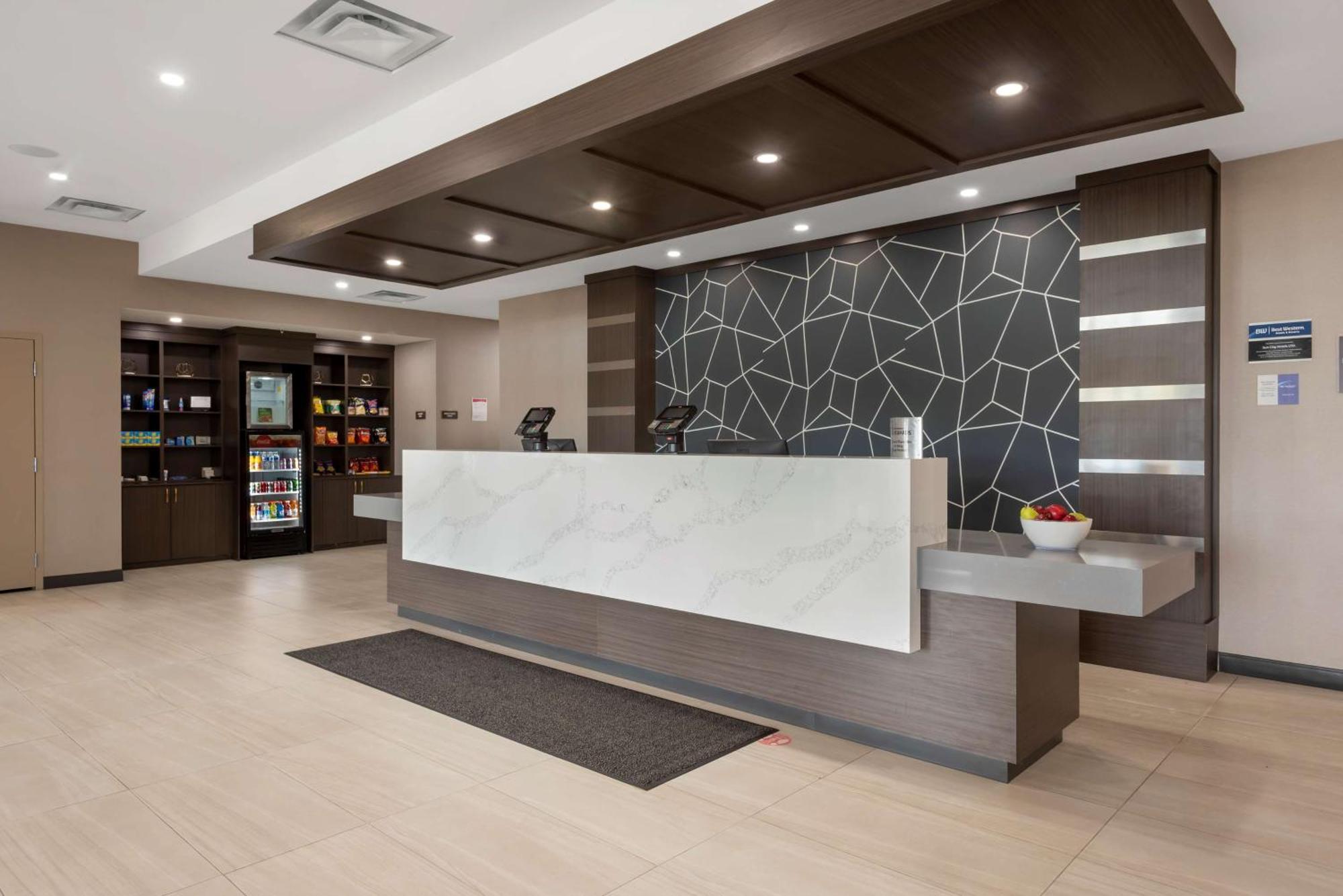Best Western Premier Executive Residency Медисин-Хат Экстерьер фото
